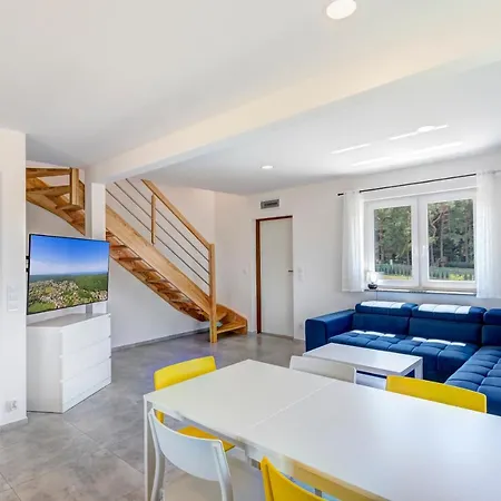 Compass House * Wiselka