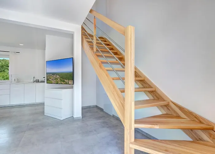 Compass House Nyaraló