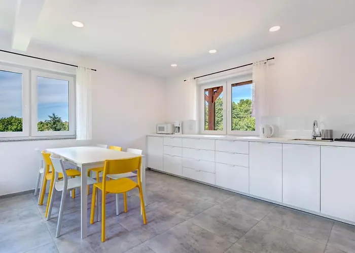 Compass House Nyaraló *