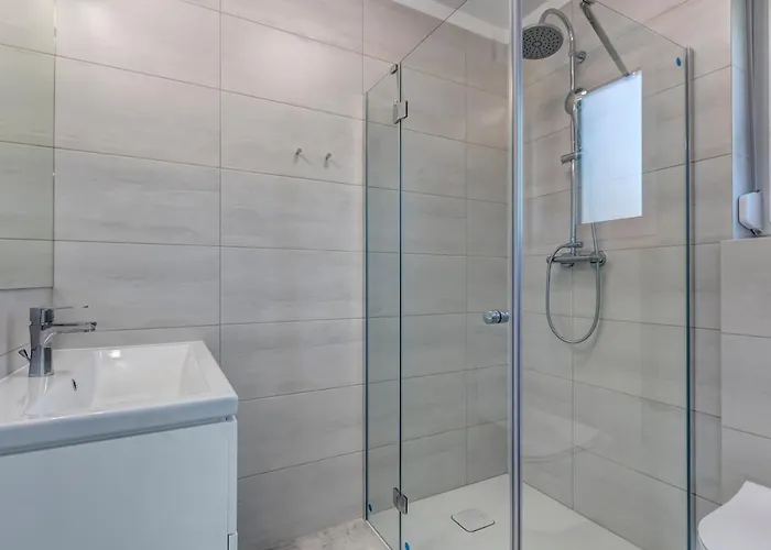 Compass House Nyaraló